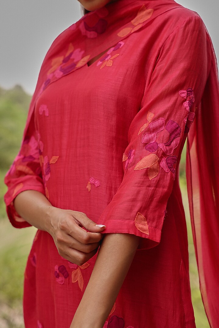 Berry Colored Muslin Cotton Floral Thread Embroidered Kurta Set by Vaayu at Pernia's Pop Up Shop