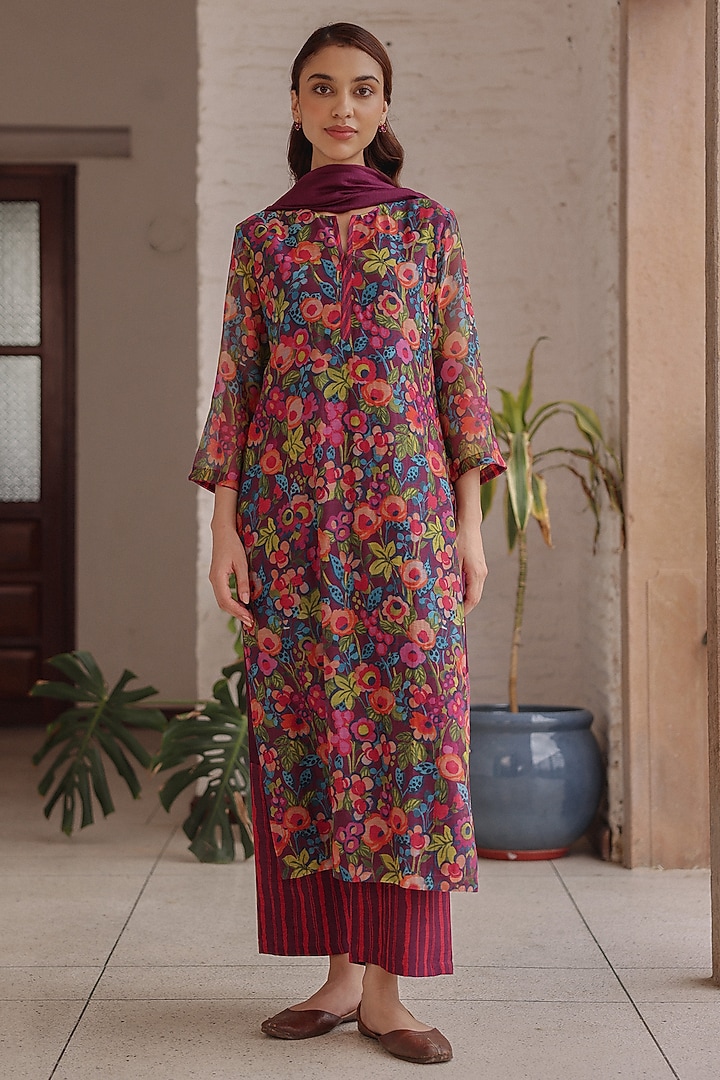 Amethyst Muslin Cotton Floral Printed Kurta Set by Vaayu at Pernia's Pop Up Shop
