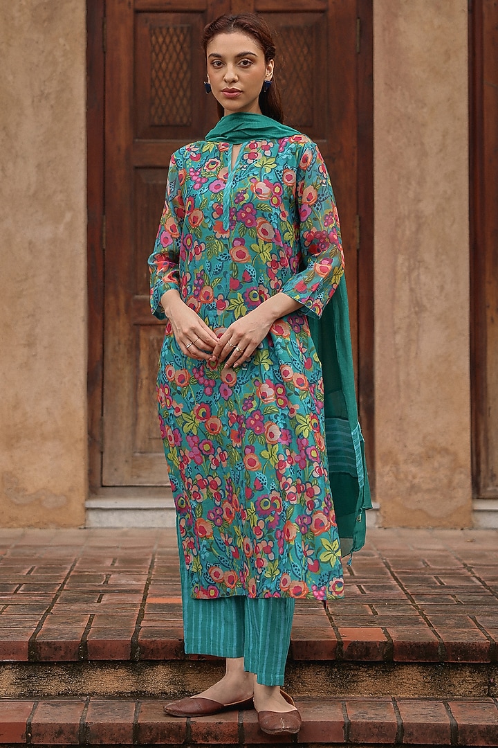 Teal Muslin Cotton Floral Printed Kurta Set by Vaayu at Pernia's Pop Up Shop