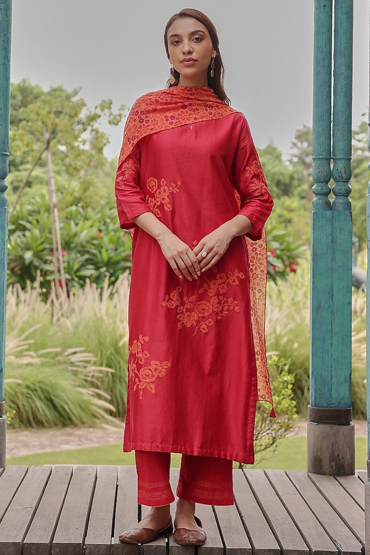 Berry Colored Giza Silk Floral Applique Embroidered Kurta Set by Vaayu at Pernia's Pop Up Shop