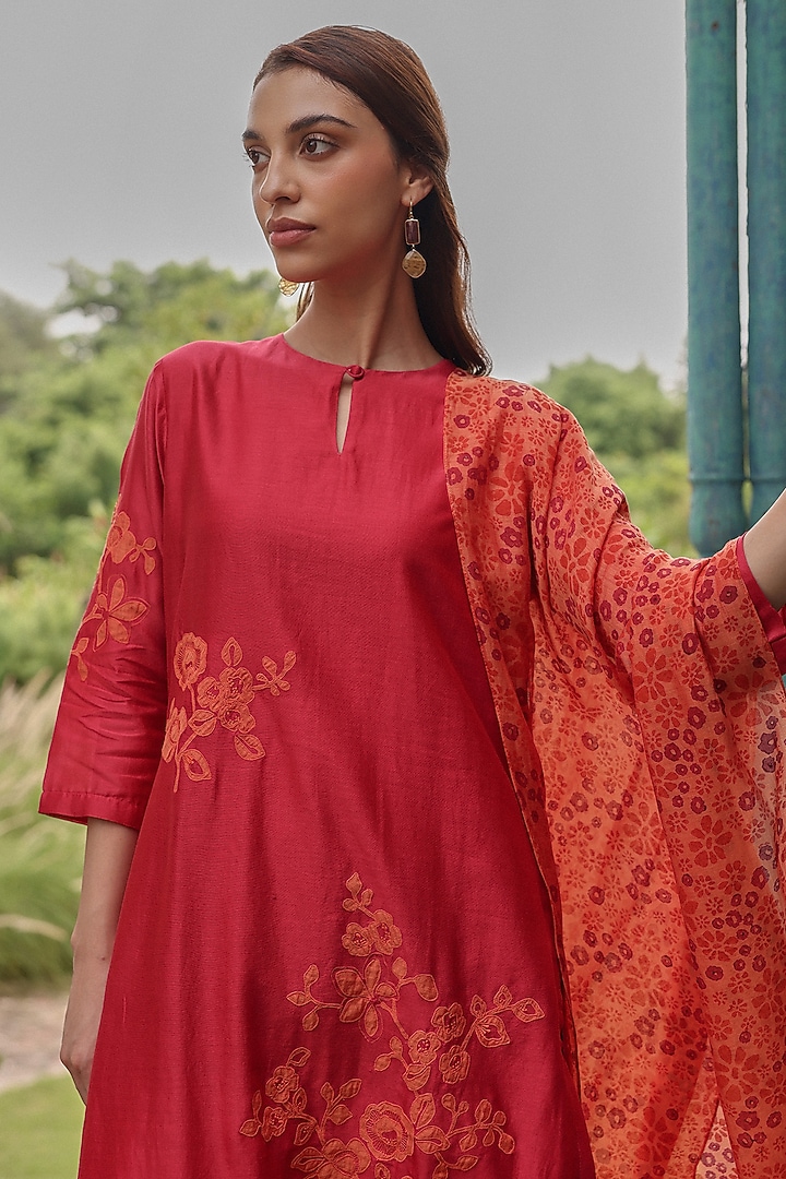 Berry Colored Giza Silk Floral Applique Embroidered Kurta Set by Vaayu at Pernia's Pop Up Shop