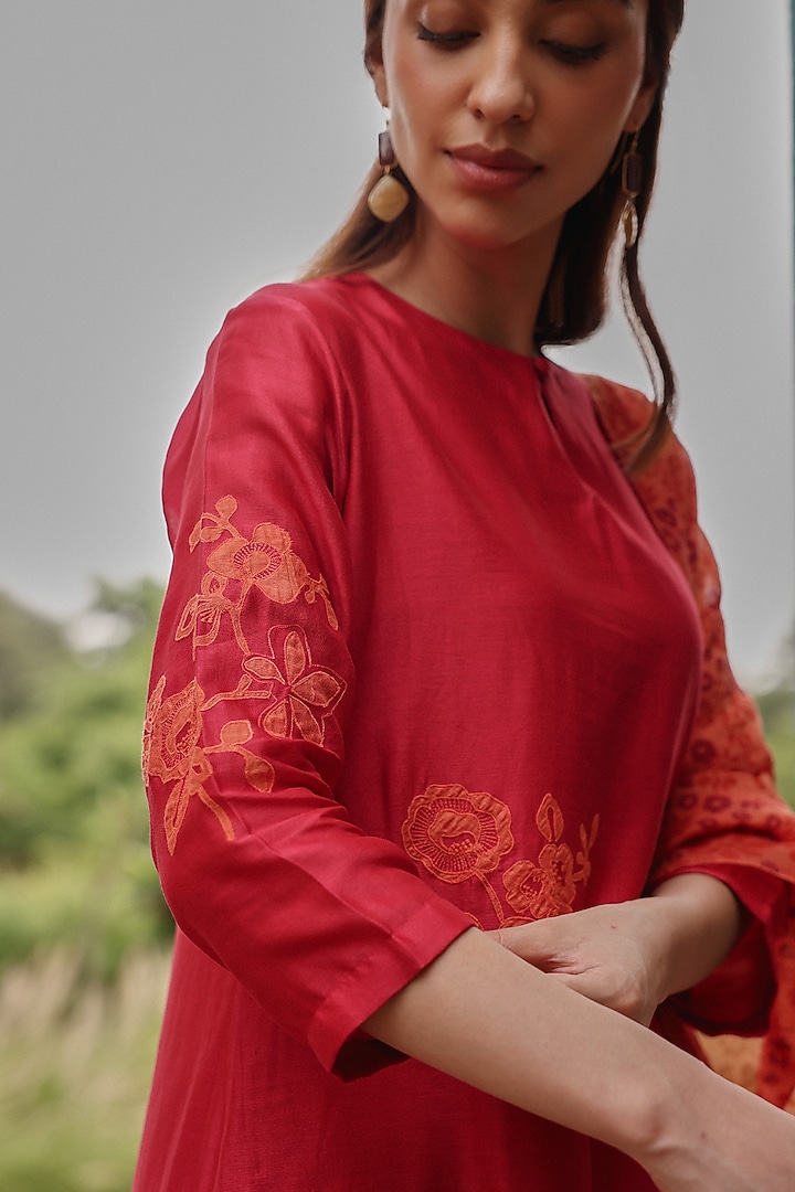 Berry Colored Giza Silk Floral Applique Embroidered Kurta Set by Vaayu at Pernia's Pop Up Shop