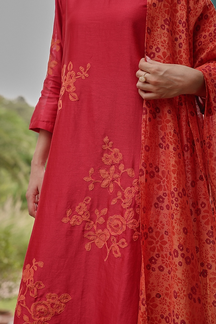 Berry Colored Giza Silk Floral Applique Embroidered Kurta Set by Vaayu at Pernia's Pop Up Shop