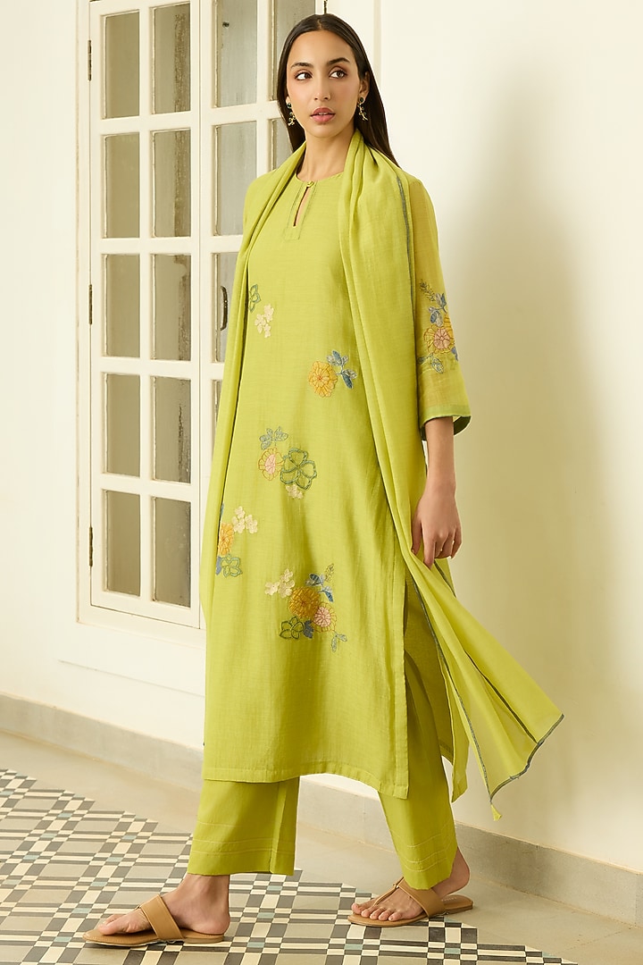 Lime Muslin Cotton Floral Applique Thread Embroidered Kurta Set by Vaayu at Pernia's Pop Up Shop