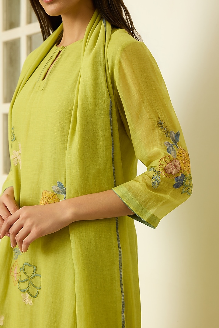 Lime Muslin Cotton Floral Applique Thread Embroidered Kurta Set by Vaayu at Pernia's Pop Up Shop