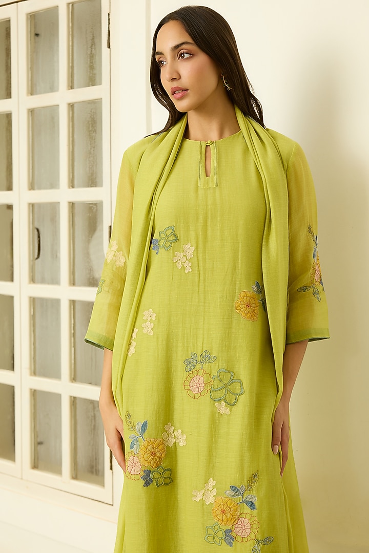 Lime Muslin Cotton Floral Applique Thread Embroidered Kurta Set by Vaayu at Pernia's Pop Up Shop