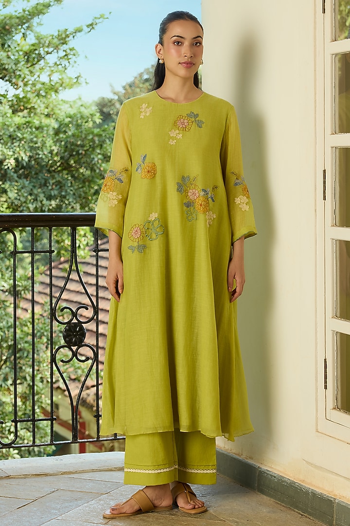 Lime Muslin Cotton Thread Embroidered Kurta Set by Vaayu at Pernia's Pop Up Shop