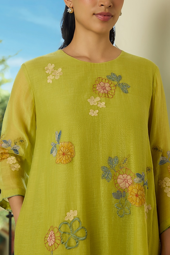Lime Muslin Cotton Thread Embroidered Kurta Set by Vaayu at Pernia's Pop Up Shop