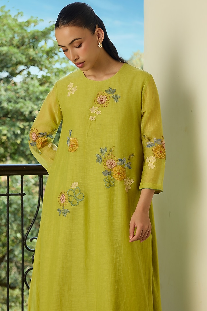 Lime Muslin Cotton Thread Embroidered Kurta Set by Vaayu at Pernia's Pop Up Shop
