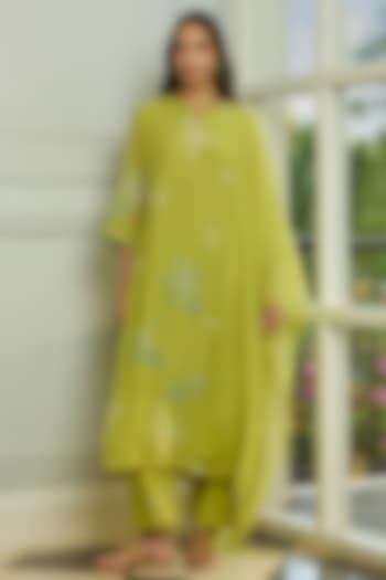 Lime Muslin Cotton Floral Applique Thread Embroidered Kurta Set by Vaayu at Pernia's Pop Up Shop