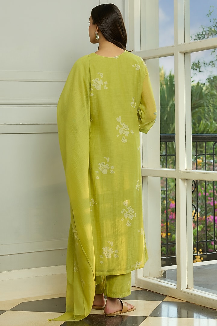 Lime Muslin Cotton Floral Applique Thread Embroidered Kurta Set by Vaayu at Pernia's Pop Up Shop