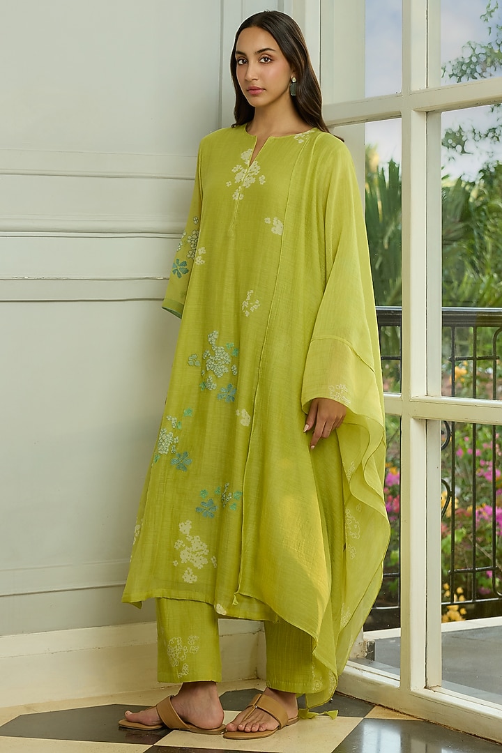 Lime Muslin Cotton Floral Applique Thread Embroidered Kurta Set by Vaayu at Pernia's Pop Up Shop