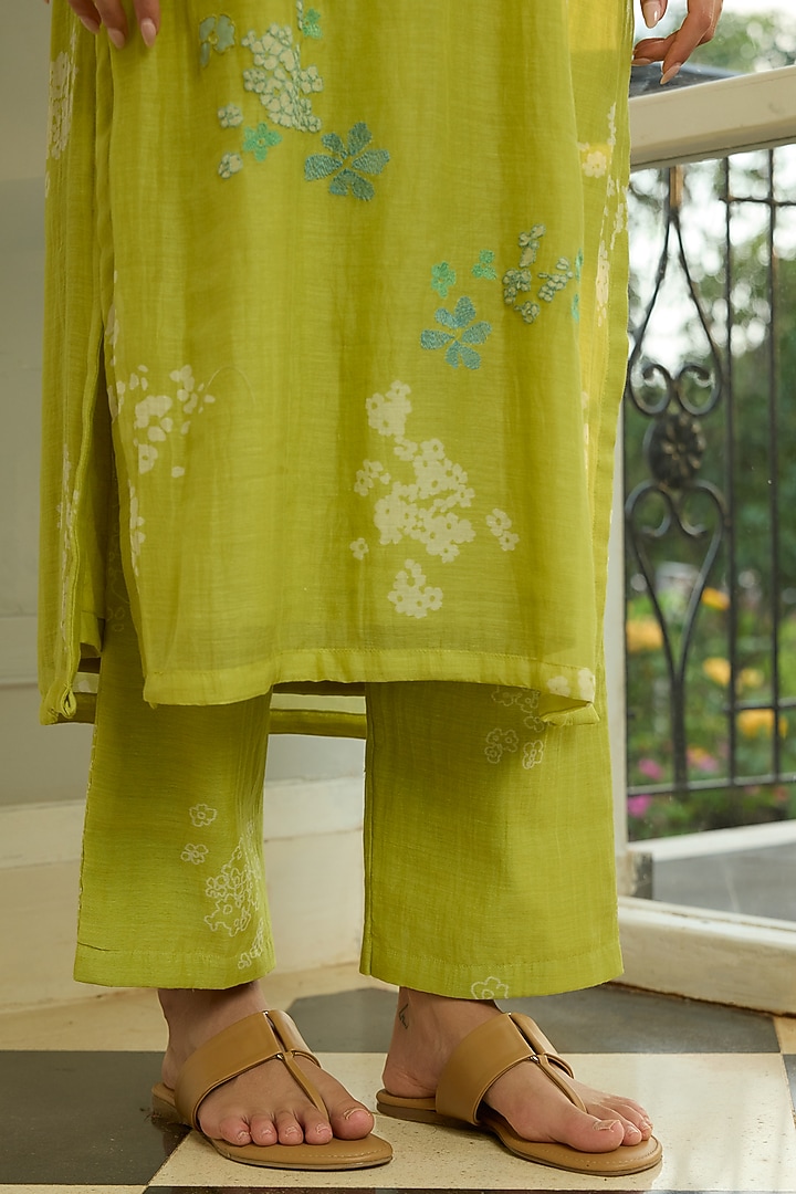 Lime Muslin Cotton Floral Applique Thread Embroidered Kurta Set by Vaayu at Pernia's Pop Up Shop