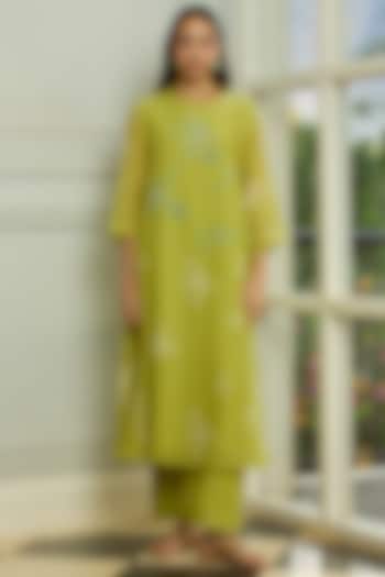 Lime Muslin Cotton Thread Embroidered Kurta Set by Vaayu at Pernia's Pop Up Shop