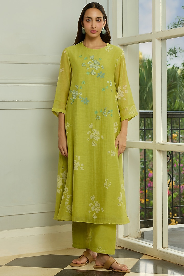 Lime Muslin Cotton Thread Embroidered Kurta Set by Vaayu at Pernia's Pop Up Shop