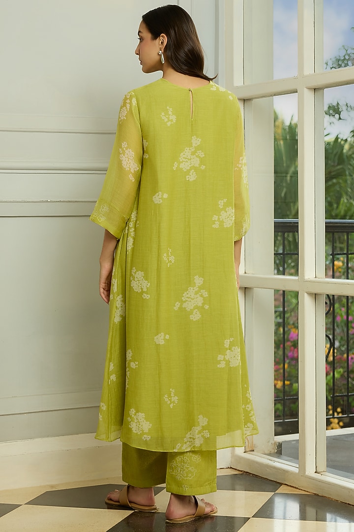 Lime Muslin Cotton Thread Embroidered Kurta Set by Vaayu at Pernia's Pop Up Shop