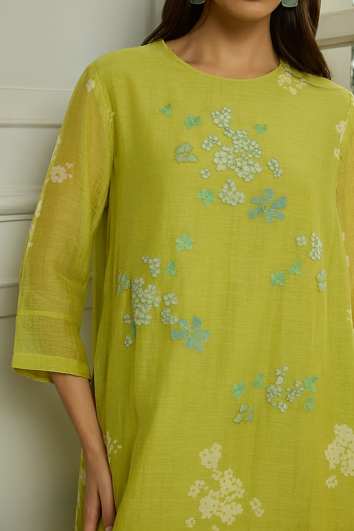 Lime Muslin Cotton Thread Embroidered Kurta Set by Vaayu at Pernia's Pop Up Shop