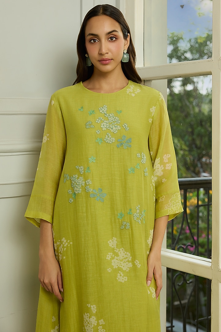 Lime Muslin Cotton Thread Embroidered Kurta Set by Vaayu at Pernia's Pop Up Shop