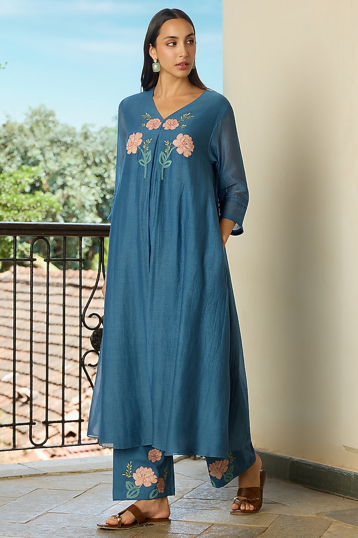 Indigo Muslin Cotton Pleated Kurta Set by Vaayu at Pernia's Pop Up Shop
