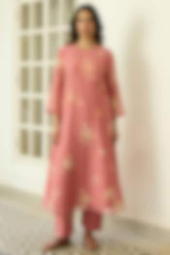 Blush Pink Muslin Cotton Pleated Kurta Set by Vaayu at Pernia's Pop Up Shop