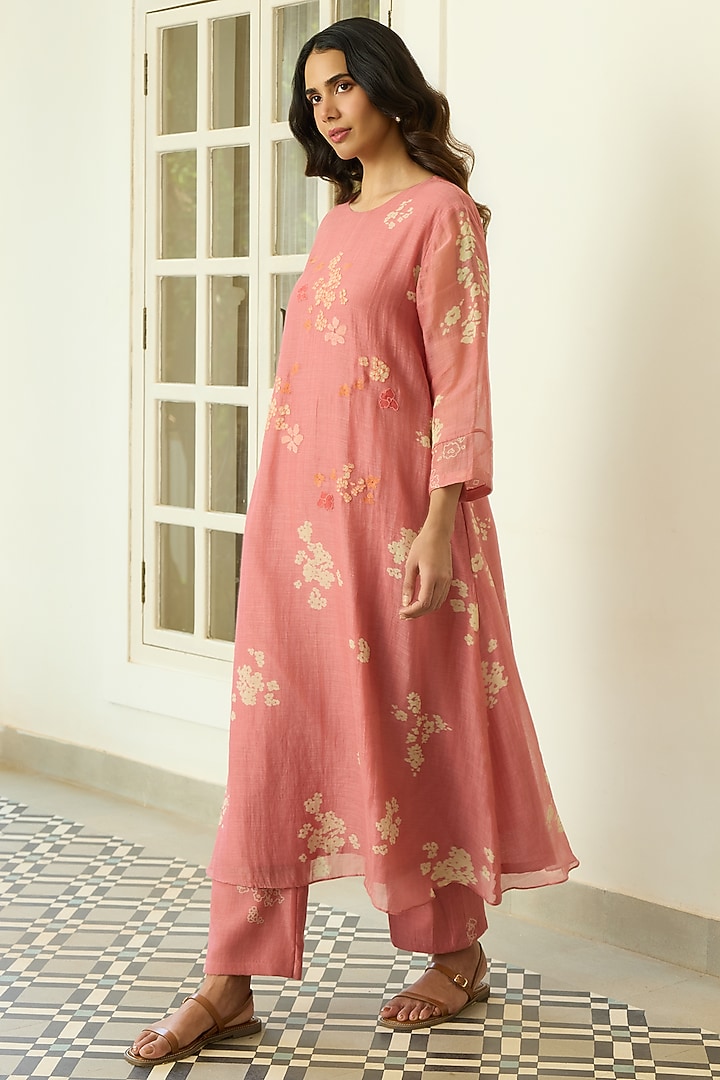 Blush Pink Muslin Cotton Pleated Kurta Set by Vaayu at Pernia's Pop Up Shop
