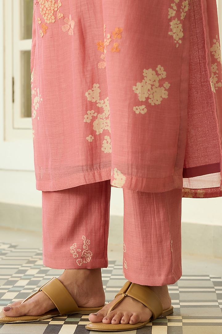 Blush Pink Muslin Cotton Pleated Kurta Set by Vaayu at Pernia's Pop Up Shop