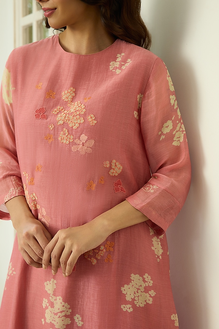 Blush Pink Muslin Cotton Pleated Kurta Set by Vaayu at Pernia's Pop Up Shop