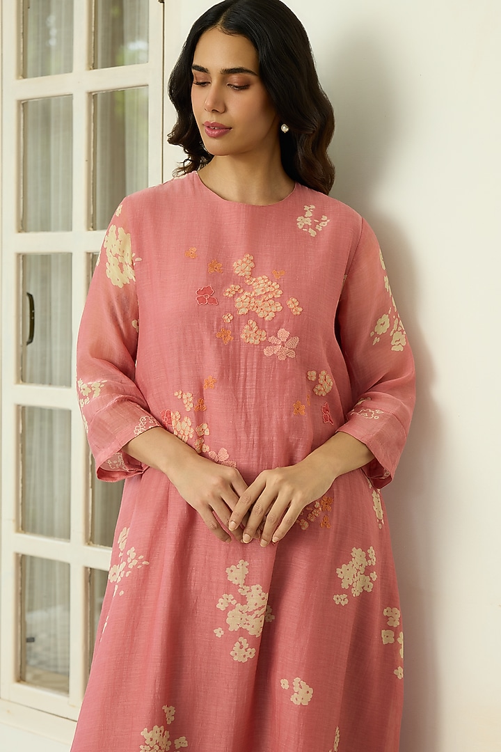 Blush Pink Muslin Cotton Pleated Kurta Set by Vaayu at Pernia's Pop Up Shop
