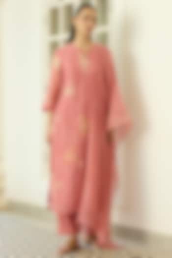 Blush Pink Muslin Cotton Floral Printed Kurta Set by Vaayu at Pernia's Pop Up Shop