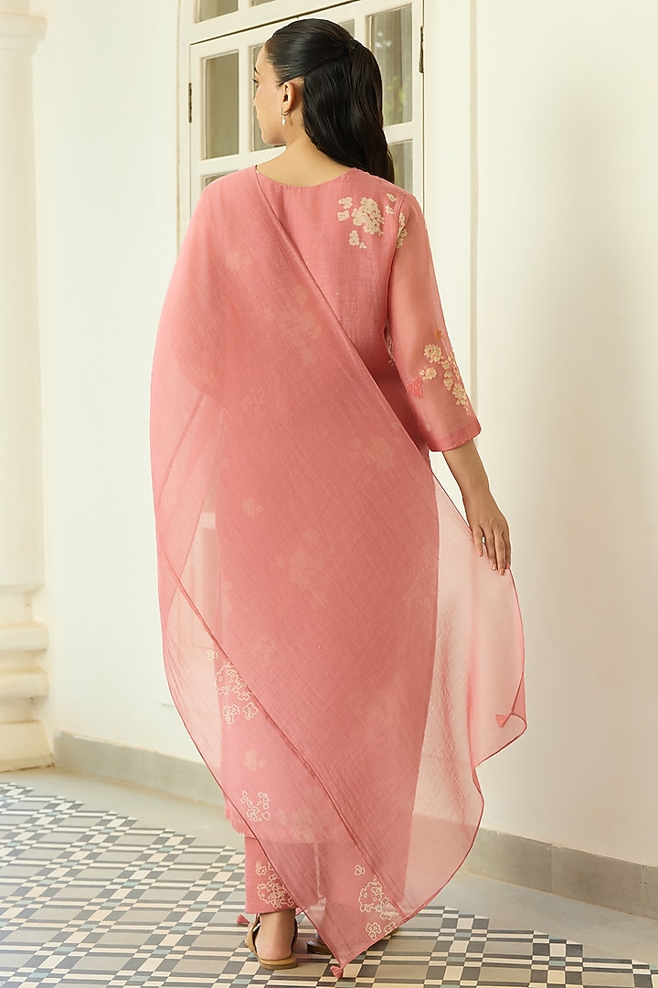 Blush Pink Muslin Cotton Floral Printed Kurta Set by Vaayu at Pernia's Pop Up Shop