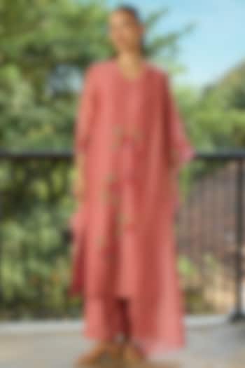 Blush Pink Muslin Cotton Floral Applique Kurta Set by Vaayu at Pernia's Pop Up Shop