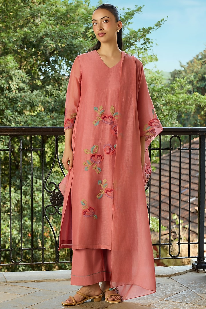Blush Pink Muslin Cotton Floral Applique Kurta Set by Vaayu at Pernia's Pop Up Shop