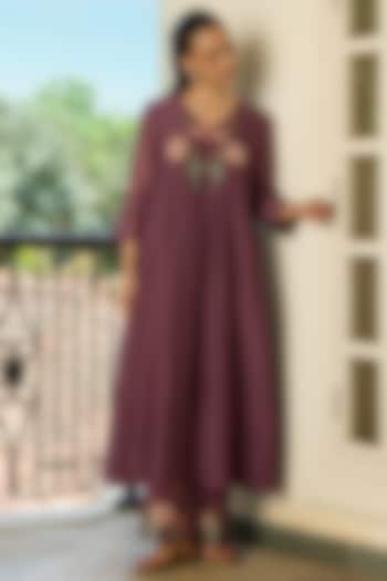 Amethyst Muslin Cotton Floral Applique Kurta Set by Vaayu at Pernia's Pop Up Shop