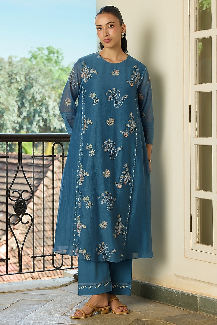 Indigo Thread Embroidered Kurta Set by Vaayu at Pernia's Pop Up Shop