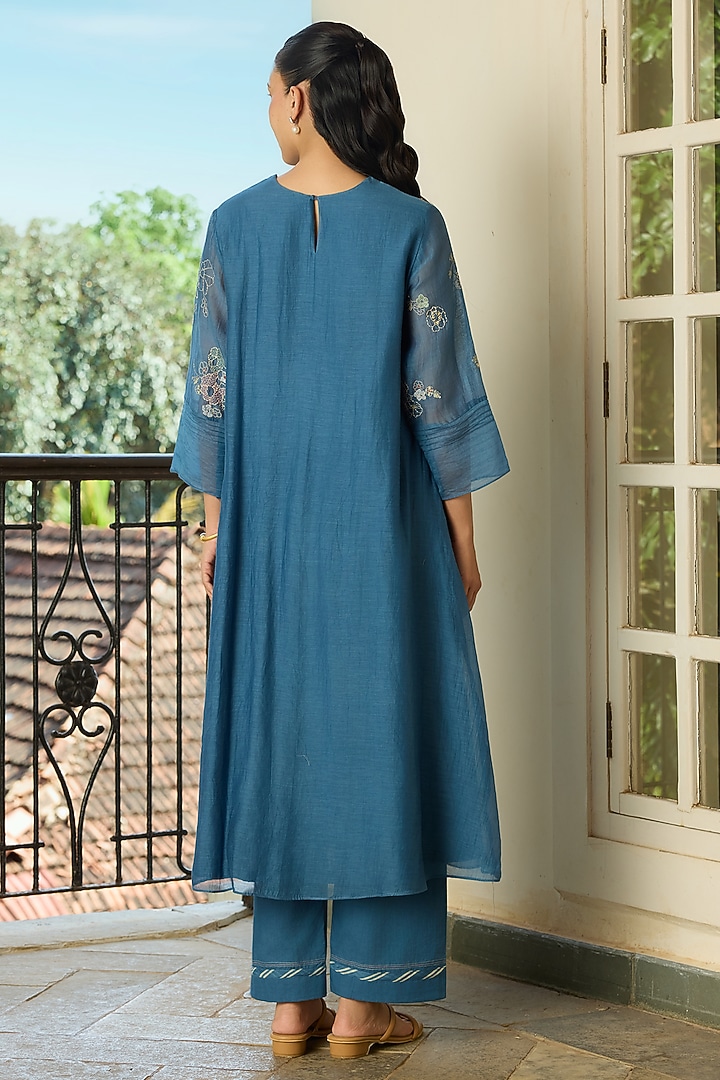 Indigo Thread Embroidered Kurta Set by Vaayu at Pernia's Pop Up Shop