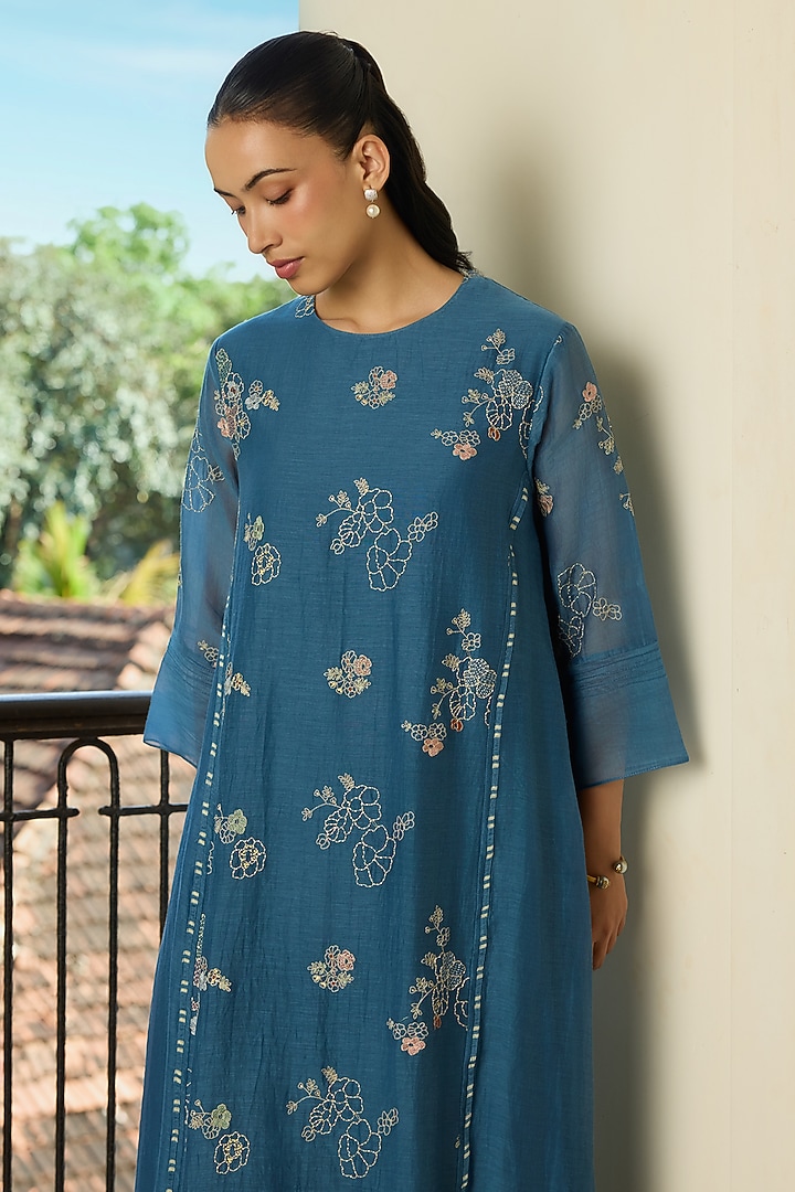Indigo Thread Embroidered Kurta Set by Vaayu at Pernia's Pop Up Shop