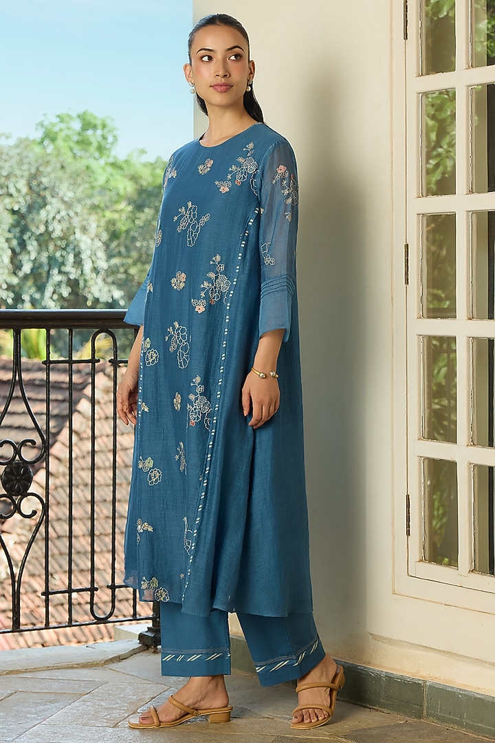 Indigo Thread Embroidered Kurta Set by Vaayu at Pernia's Pop Up Shop