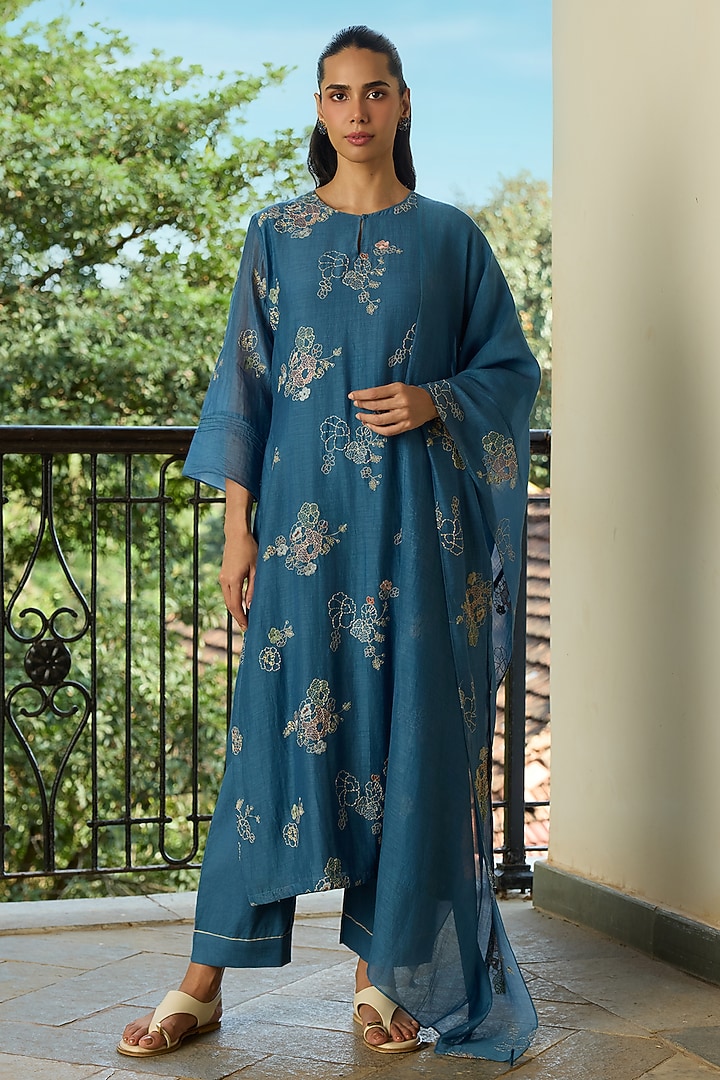 Indigo Thread Embroidered Kurta Set by Vaayu at Pernia's Pop Up Shop