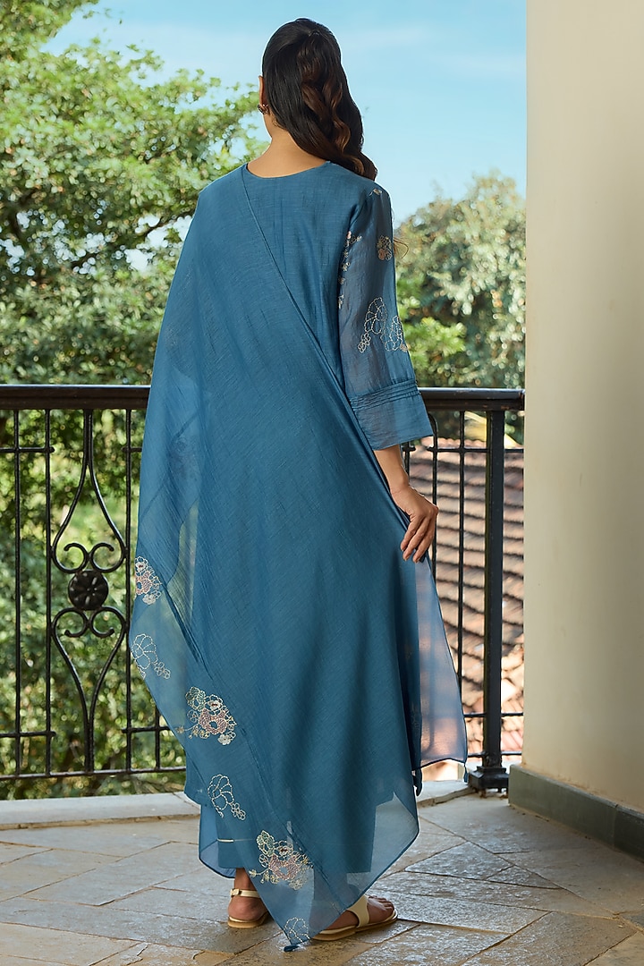 Indigo Thread Embroidered Kurta Set by Vaayu at Pernia's Pop Up Shop