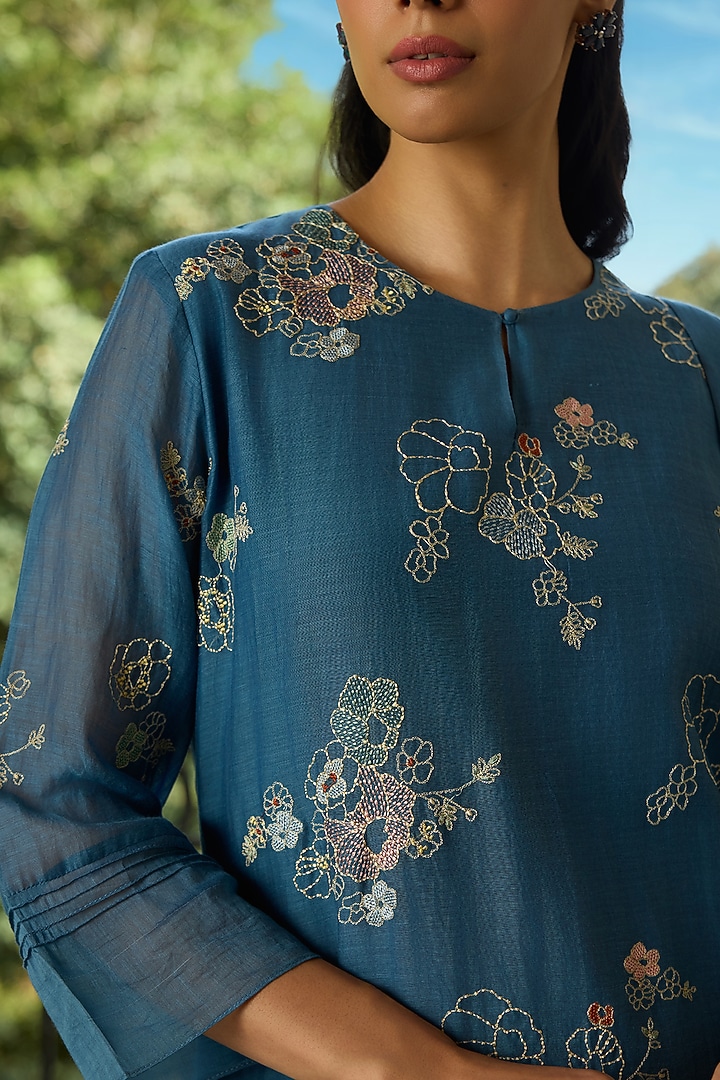 Indigo Thread Embroidered Kurta Set by Vaayu at Pernia's Pop Up Shop