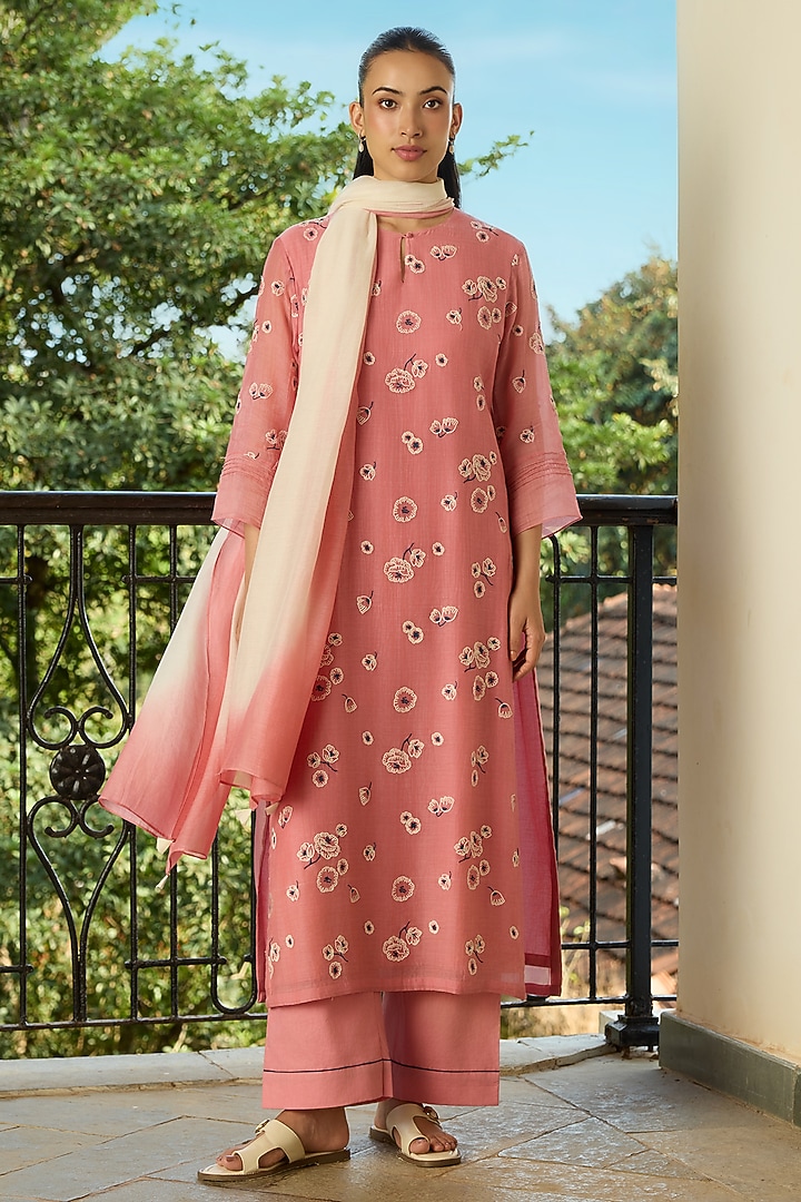 Blush Pink Muslin Cotton Floral Embroidered Kurta Set by Vaayu at Pernia's Pop Up Shop