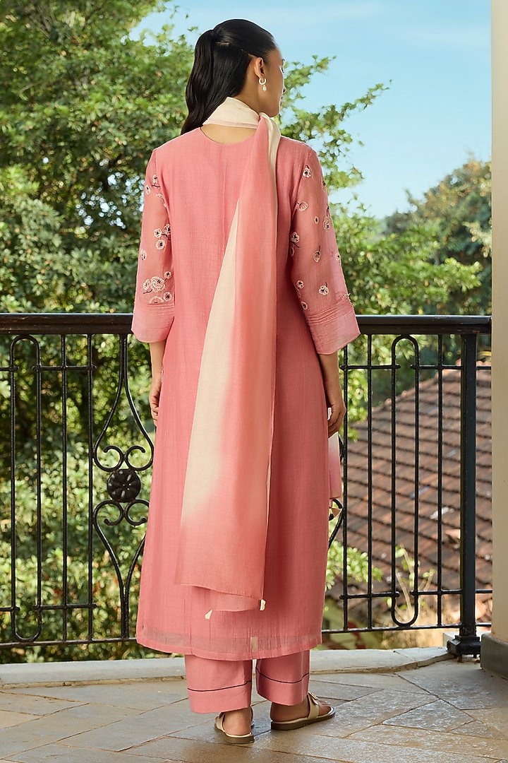 Blush Pink Muslin Cotton Floral Embroidered Kurta Set by Vaayu at Pernia's Pop Up Shop