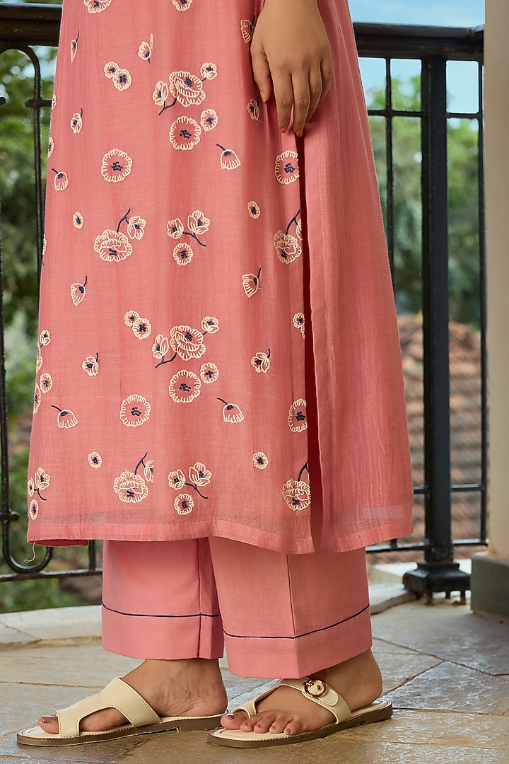 Blush Pink Muslin Cotton Floral Embroidered Kurta Set by Vaayu at Pernia's Pop Up Shop