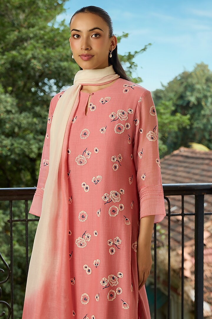 Blush Pink Muslin Cotton Floral Embroidered Kurta Set by Vaayu at Pernia's Pop Up Shop