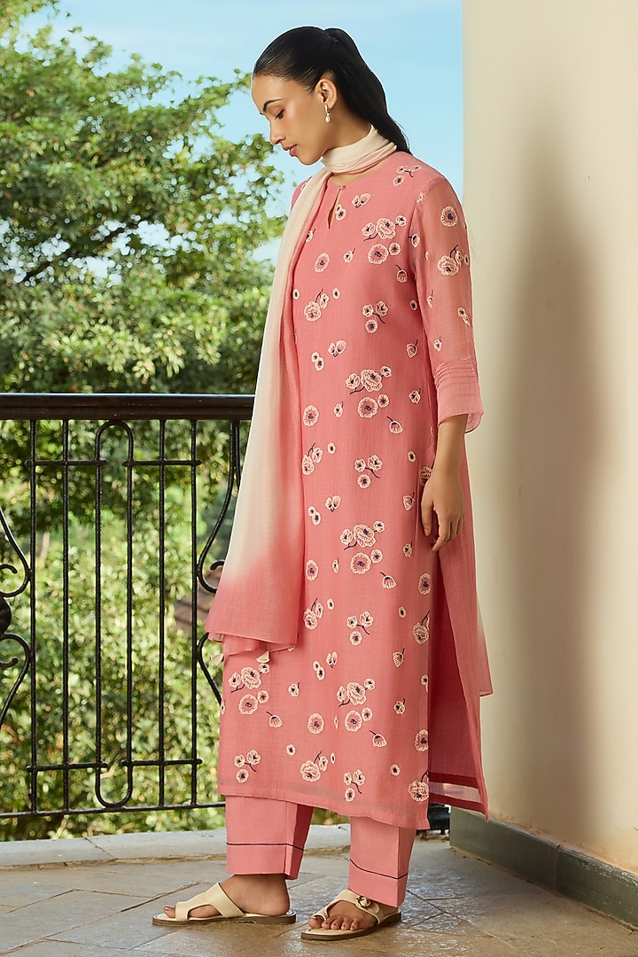 Blush Pink Muslin Cotton Floral Embroidered Kurta Set by Vaayu at Pernia's Pop Up Shop