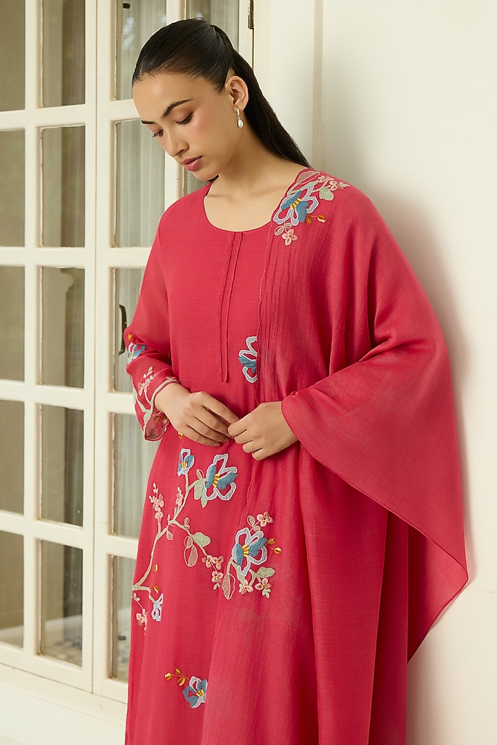 Scarlet Pink Muslin Cotton Applique Kurta Set by Vaayu at Pernia's Pop Up Shop