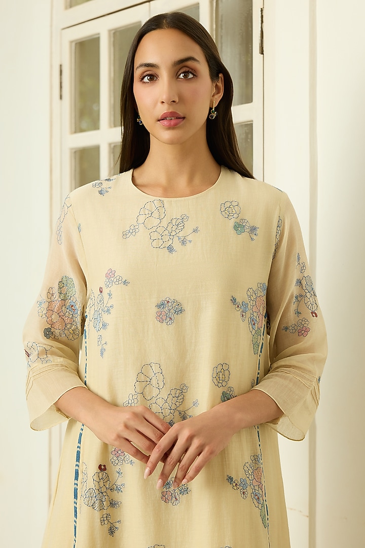Ecru Thread Embroidered Kurta Set by Vaayu at Pernia's Pop Up Shop