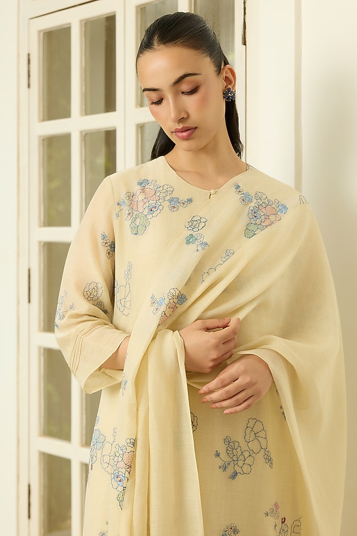 Ecru Thread Embroidered Kurta Set by Vaayu at Pernia's Pop Up Shop
