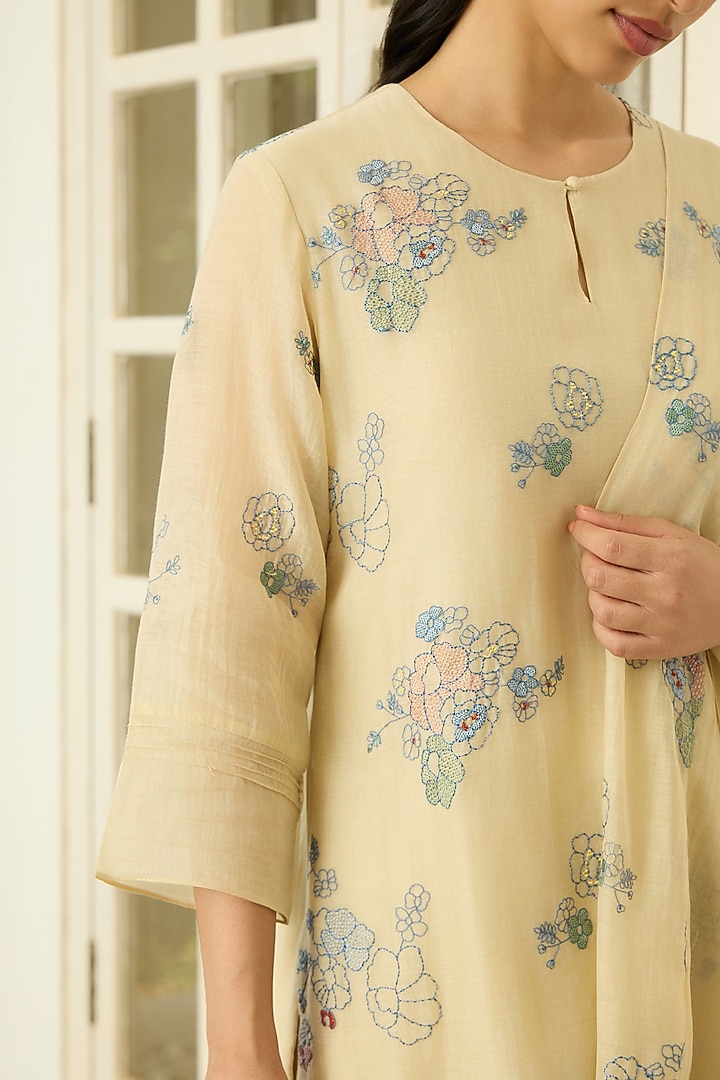 Ecru Thread Embroidered Kurta Set by Vaayu at Pernia's Pop Up Shop