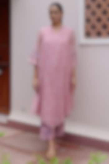 Tulip Pink Muslin Cotton Floral Printed Asymmetrical Kurta Set by Vaayu at Pernia's Pop Up Shop